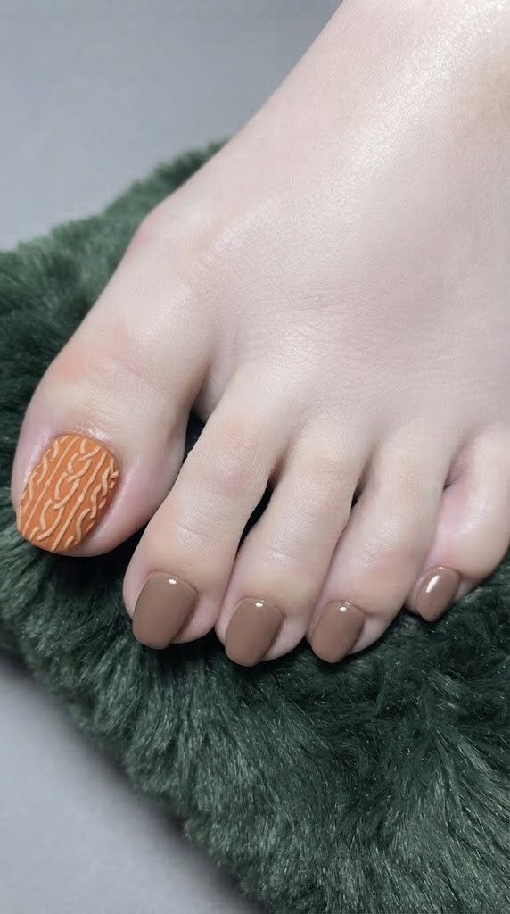 matte pumpkin orange toe nails cable knit sweater texture design